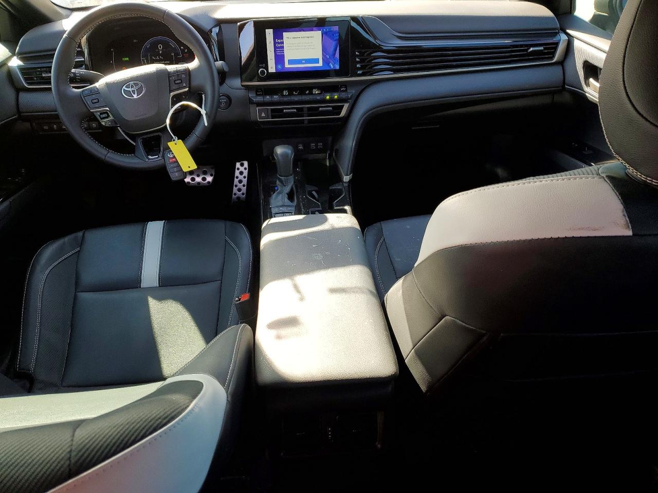 2025 TOYOTA CAMRY photo 8