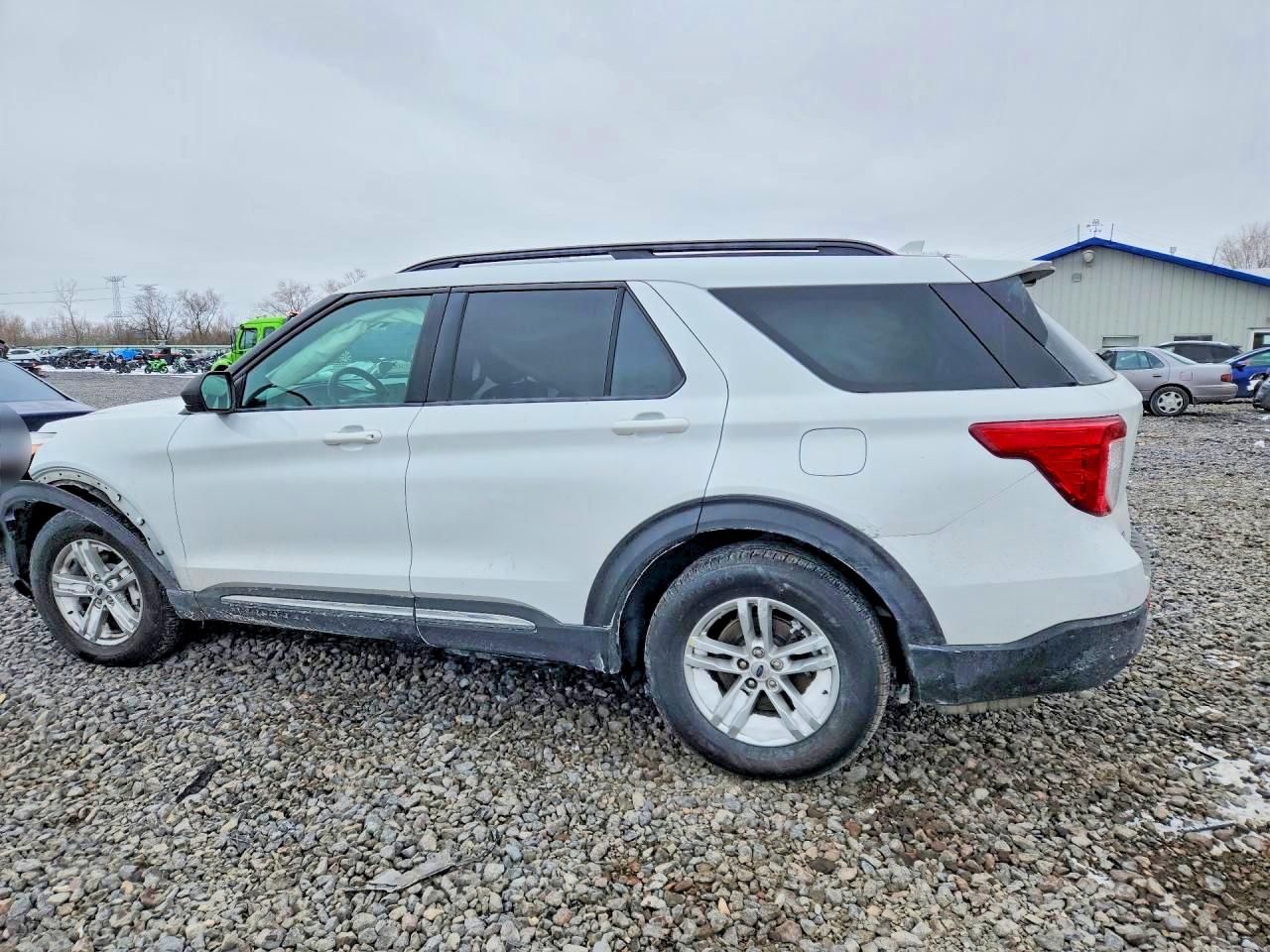 2020 FORD EXPLORER XLT photo 3