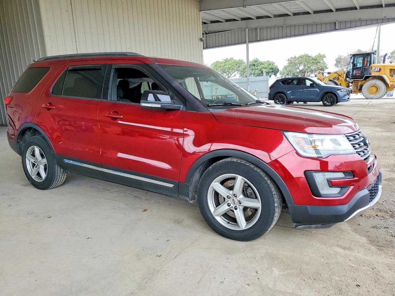 2017 FORD EXPLORER XLT photo 4