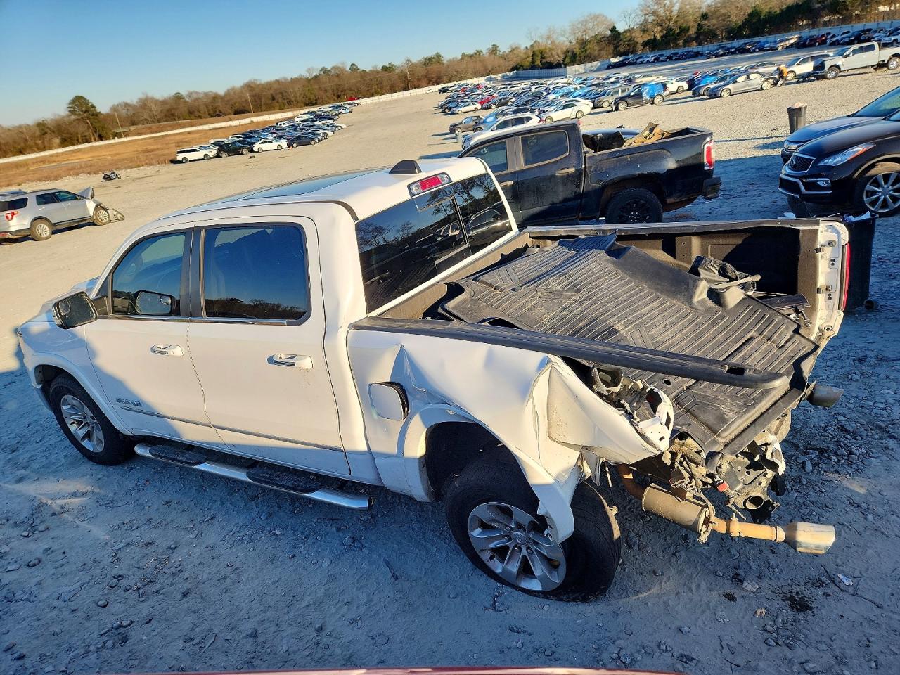 2019 RAM 1500 LARAMIE photo 4