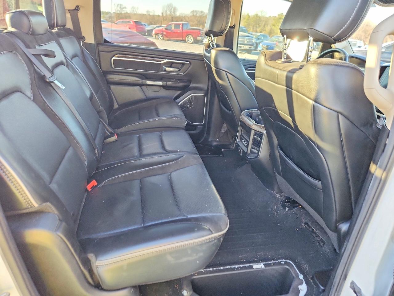 2019 RAM 1500 LARAMIE photo 28
