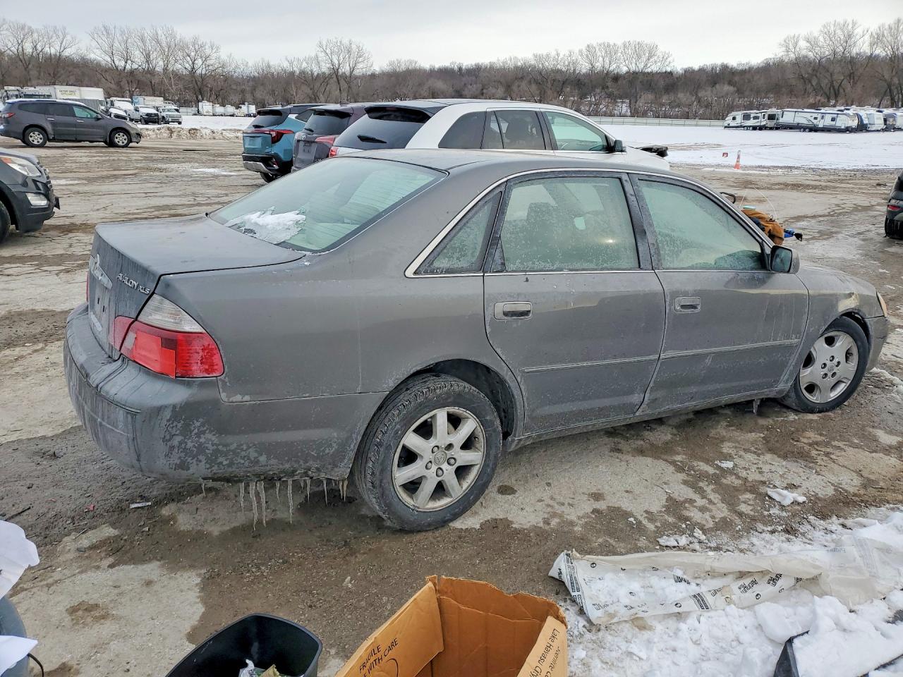 2004 TOYOTA AVALON XL photo 3