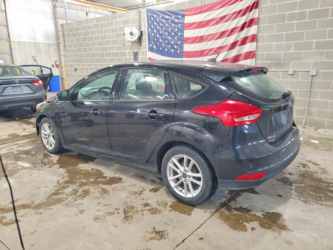 2017 FORD FOCUS SE photo 4