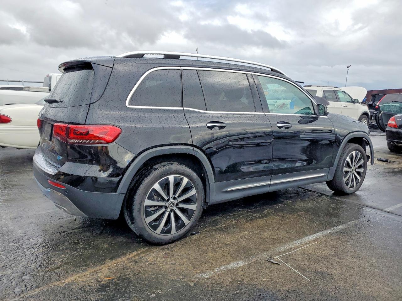 2021 MERCEDES-BENZ GLB 250 photo 3