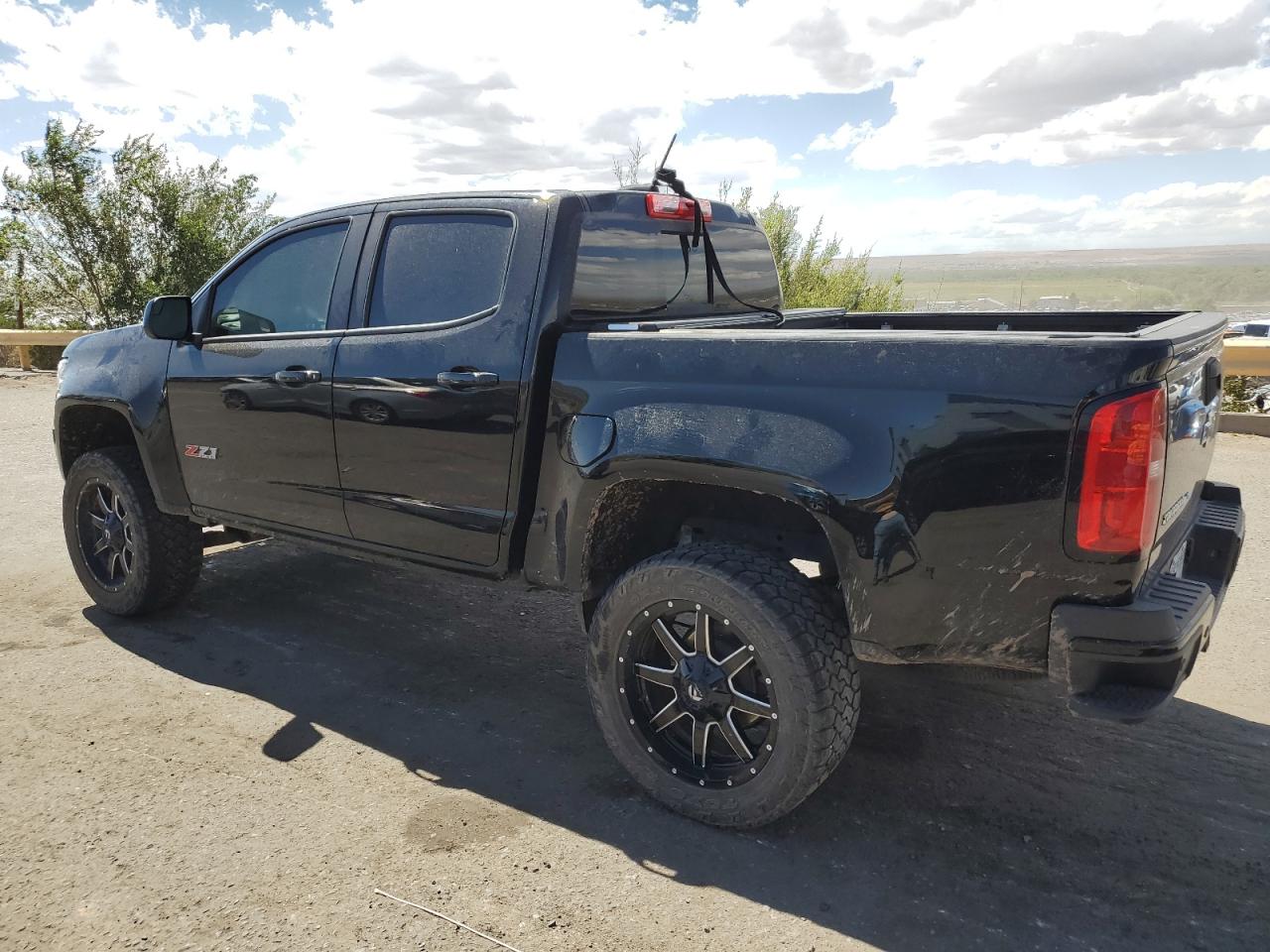2020 CHEVROLET COLORADO photo 2