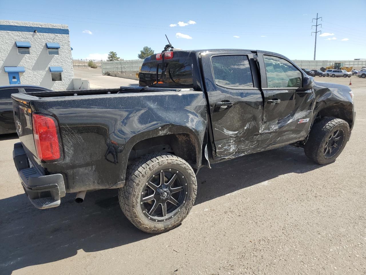 2020 CHEVROLET COLORADO photo 3