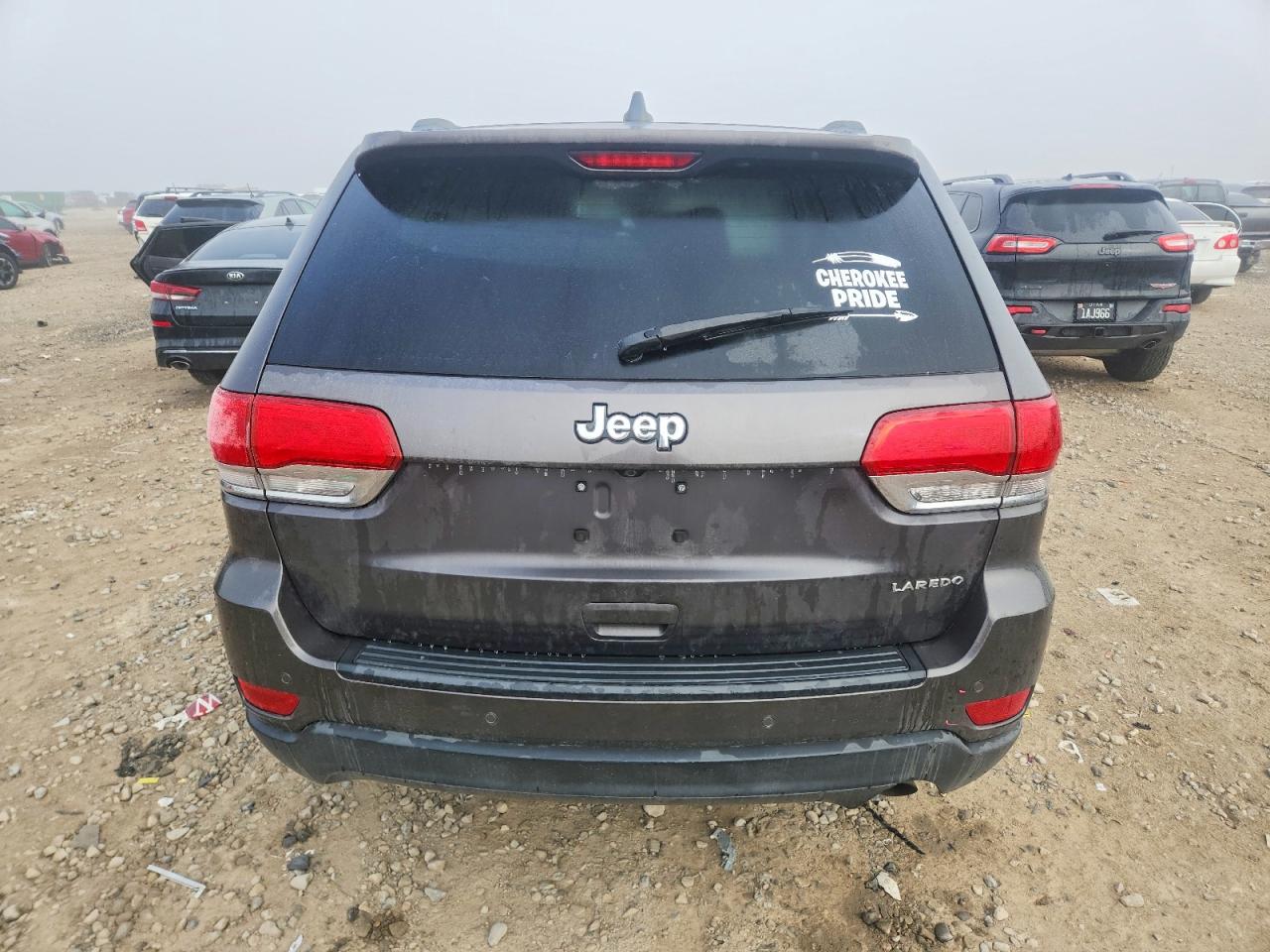 2018 JEEP GRAND CHEROKEE LAREDO photo 16
