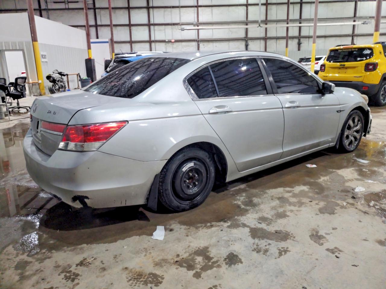 2011 HONDA ACCORD LX photo 3