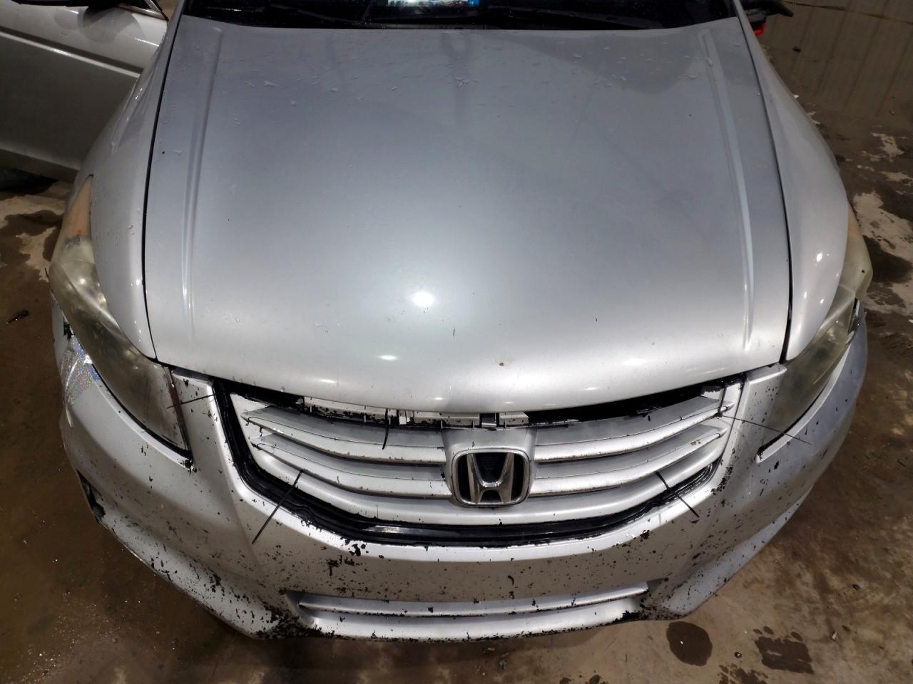 2011 HONDA ACCORD LX photo 11