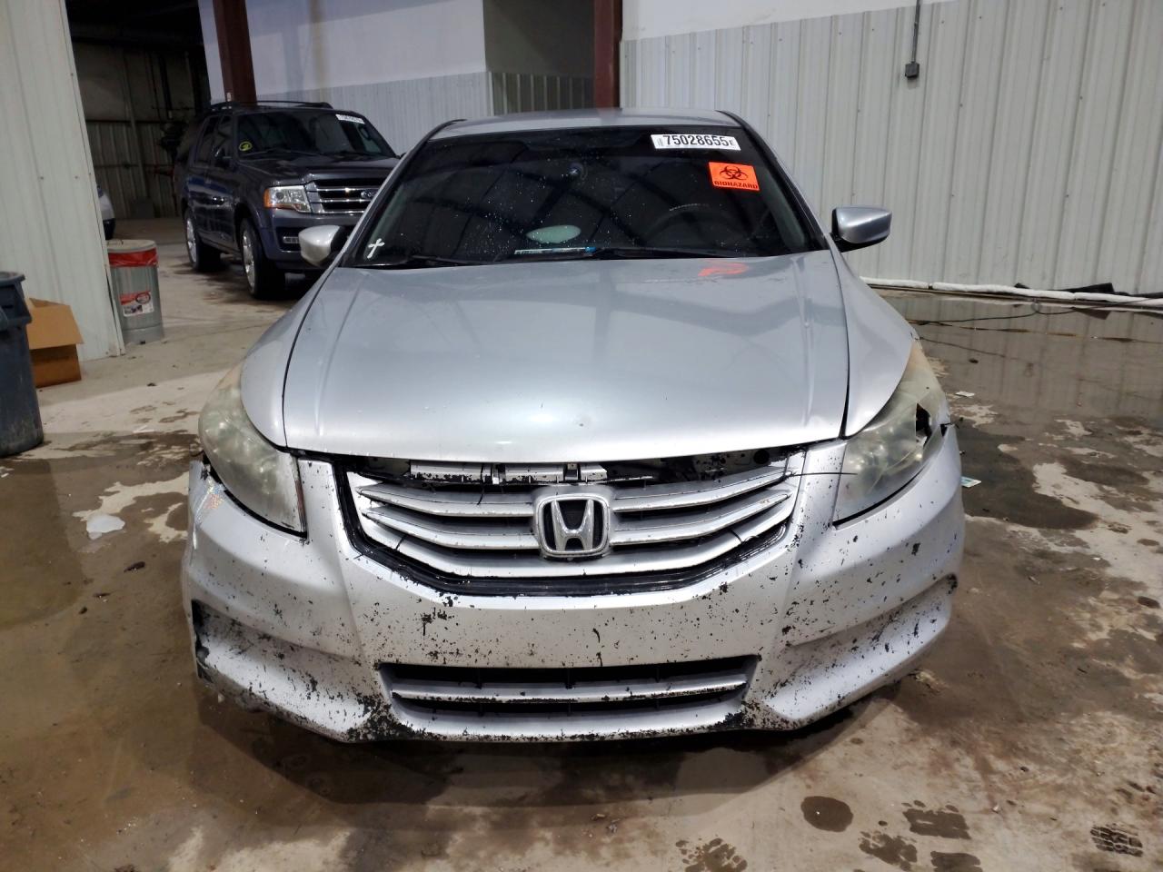 2011 HONDA ACCORD LX photo 5