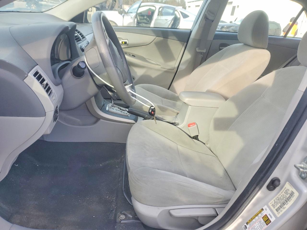 2010 TOYOTA COROLLA BASE photo 13