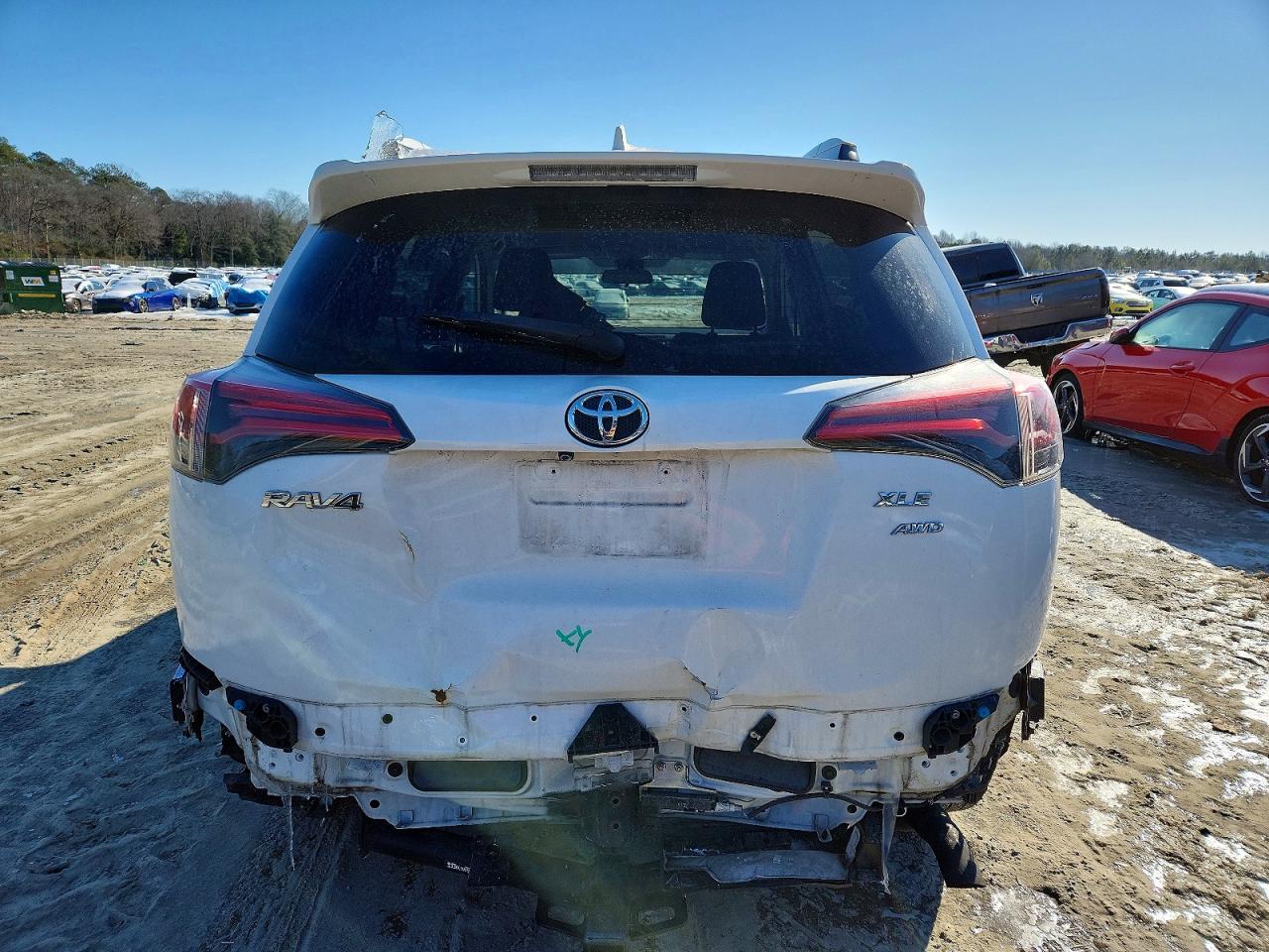2017 TOYOTA RAV4 XLE photo 6