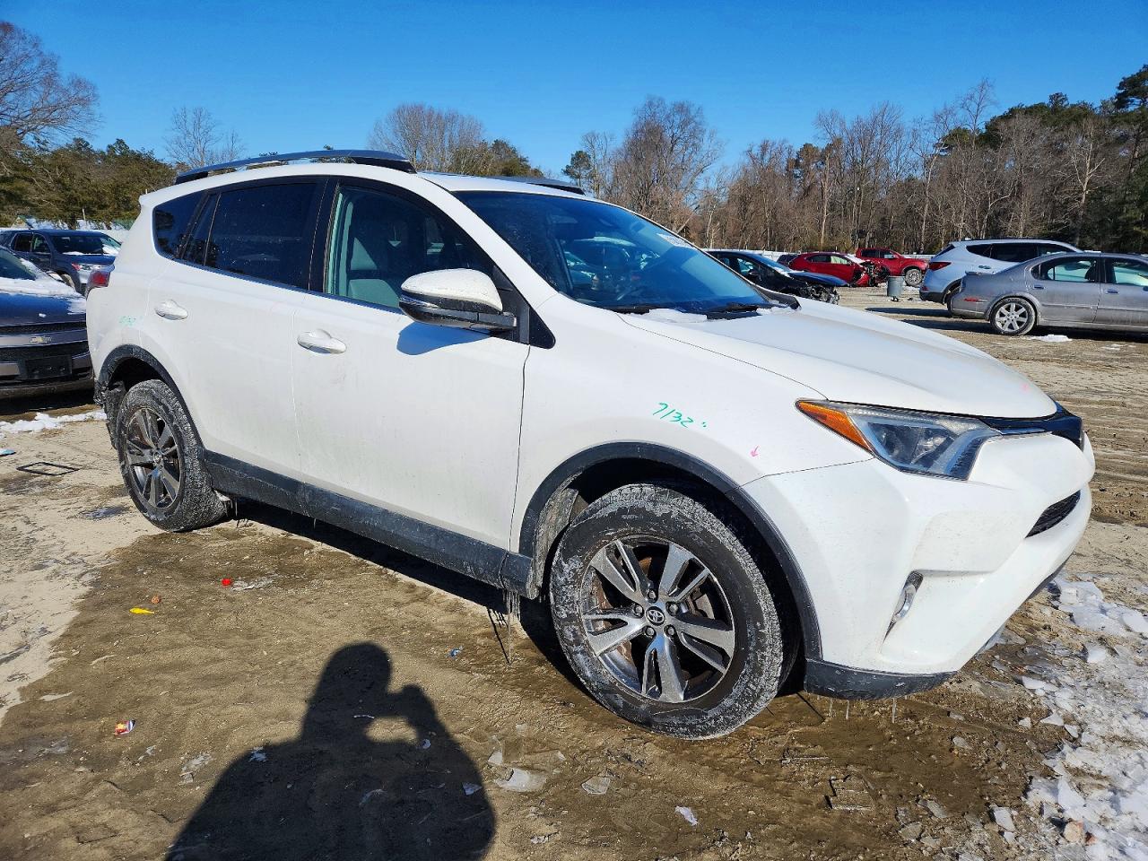 2017 TOYOTA RAV4 XLE photo 4