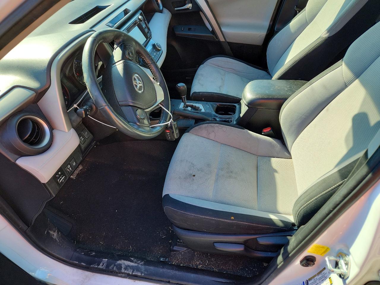 2017 TOYOTA RAV4 XLE photo 7
