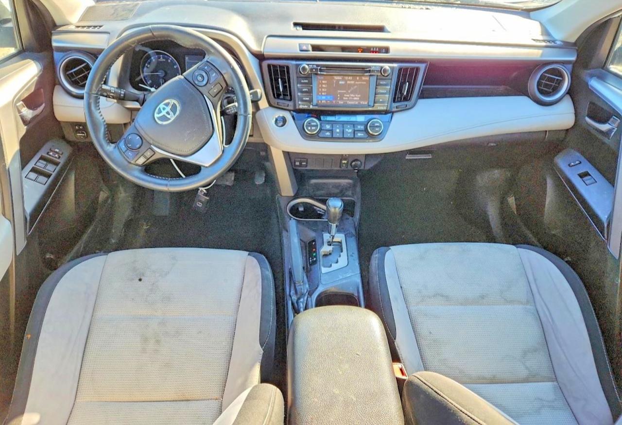 2017 TOYOTA RAV4 XLE photo 8