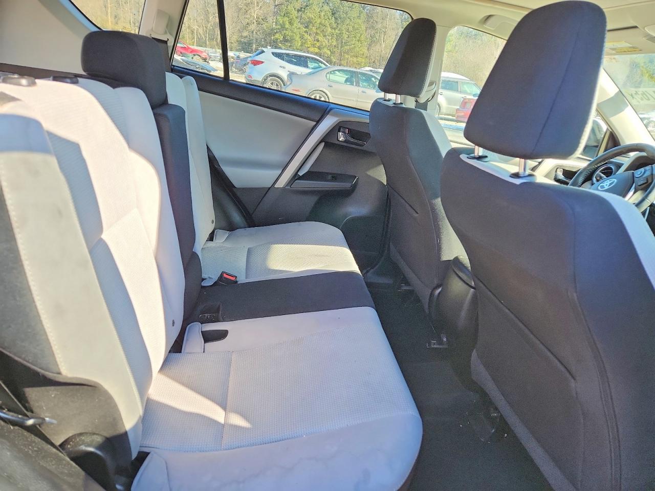 2017 TOYOTA RAV4 XLE photo 11