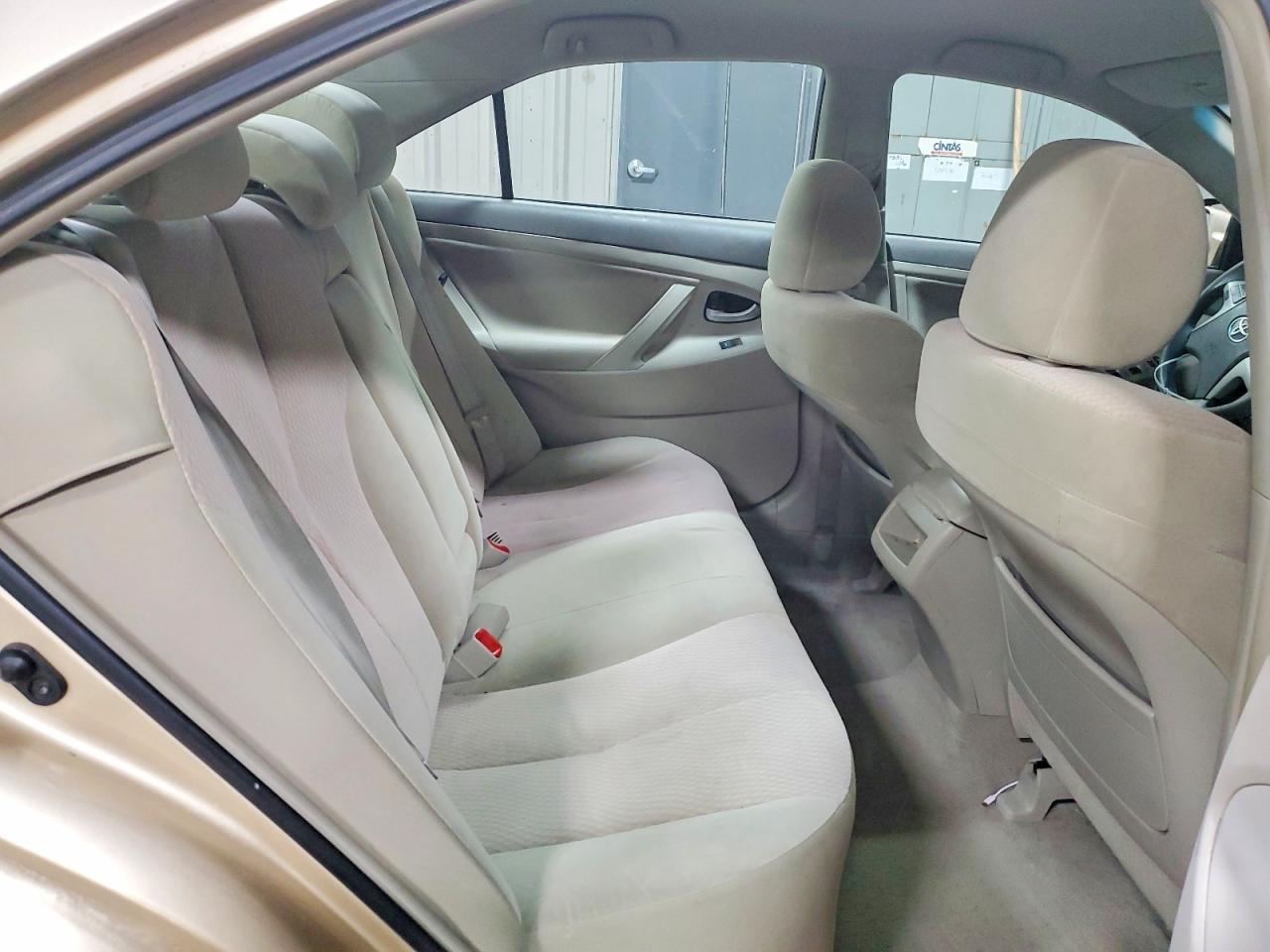 2010 TOYOTA CAMRY photo 10