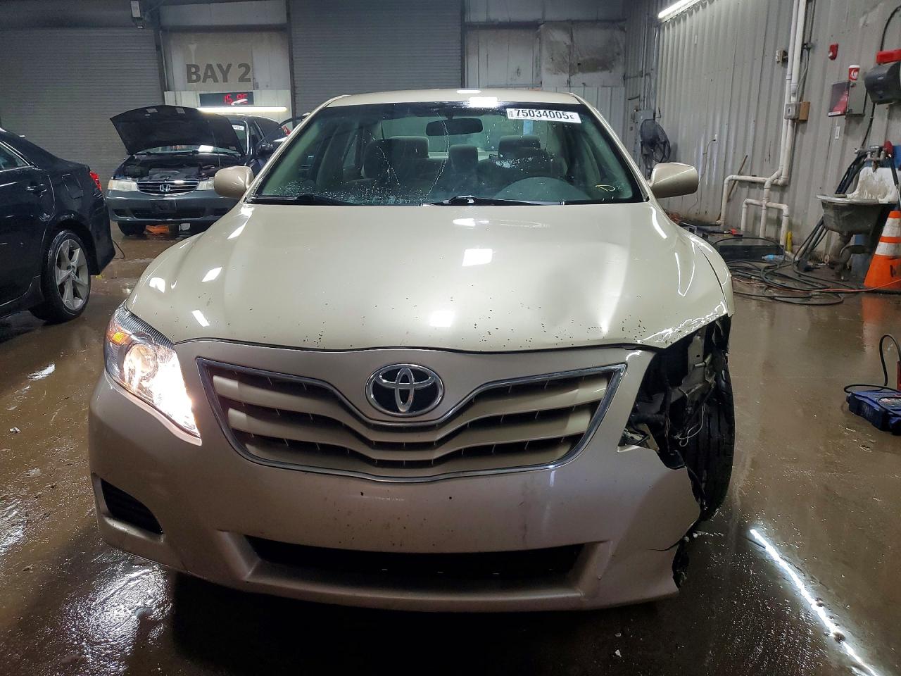 2010 TOYOTA CAMRY photo 5