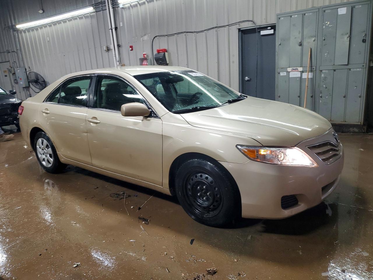 2010 TOYOTA CAMRY photo 4