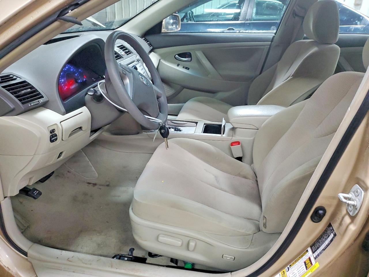 2010 TOYOTA CAMRY photo 7