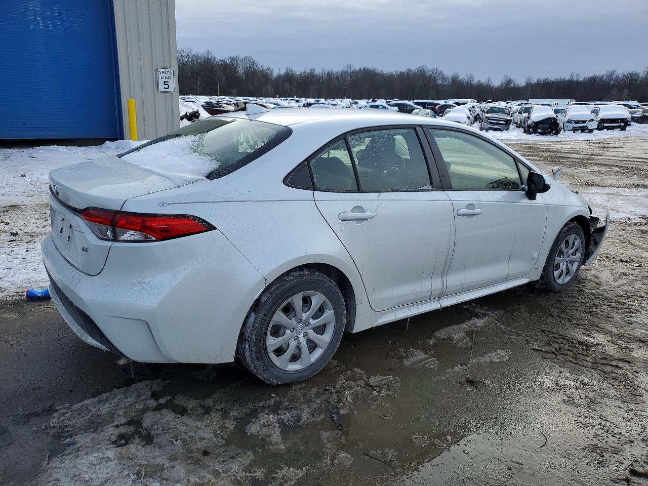 2022 TOYOTA COROLLA LE photo 3
