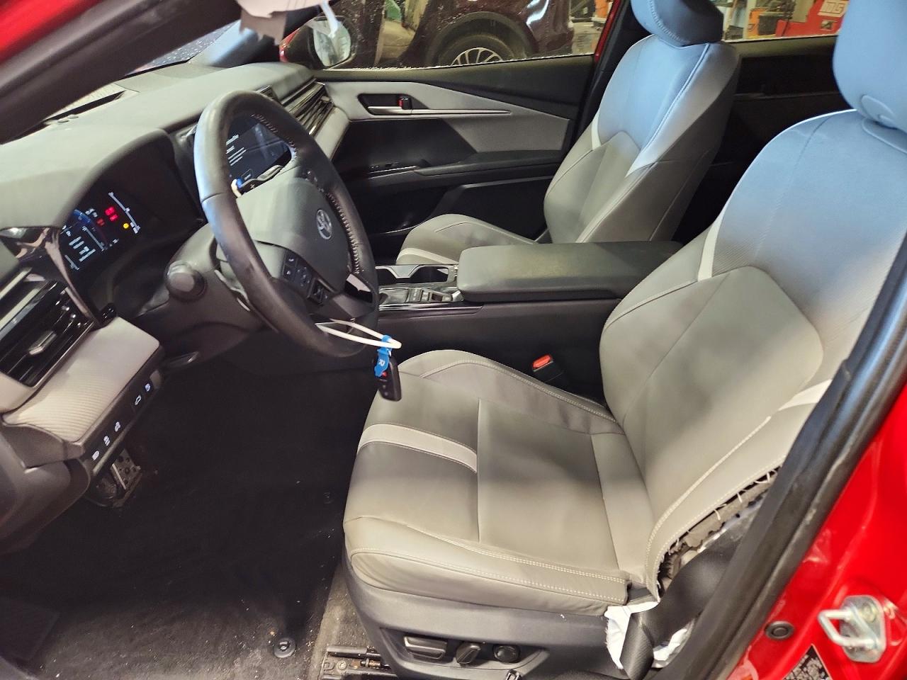 2025 TOYOTA CAMRY SE photo 13