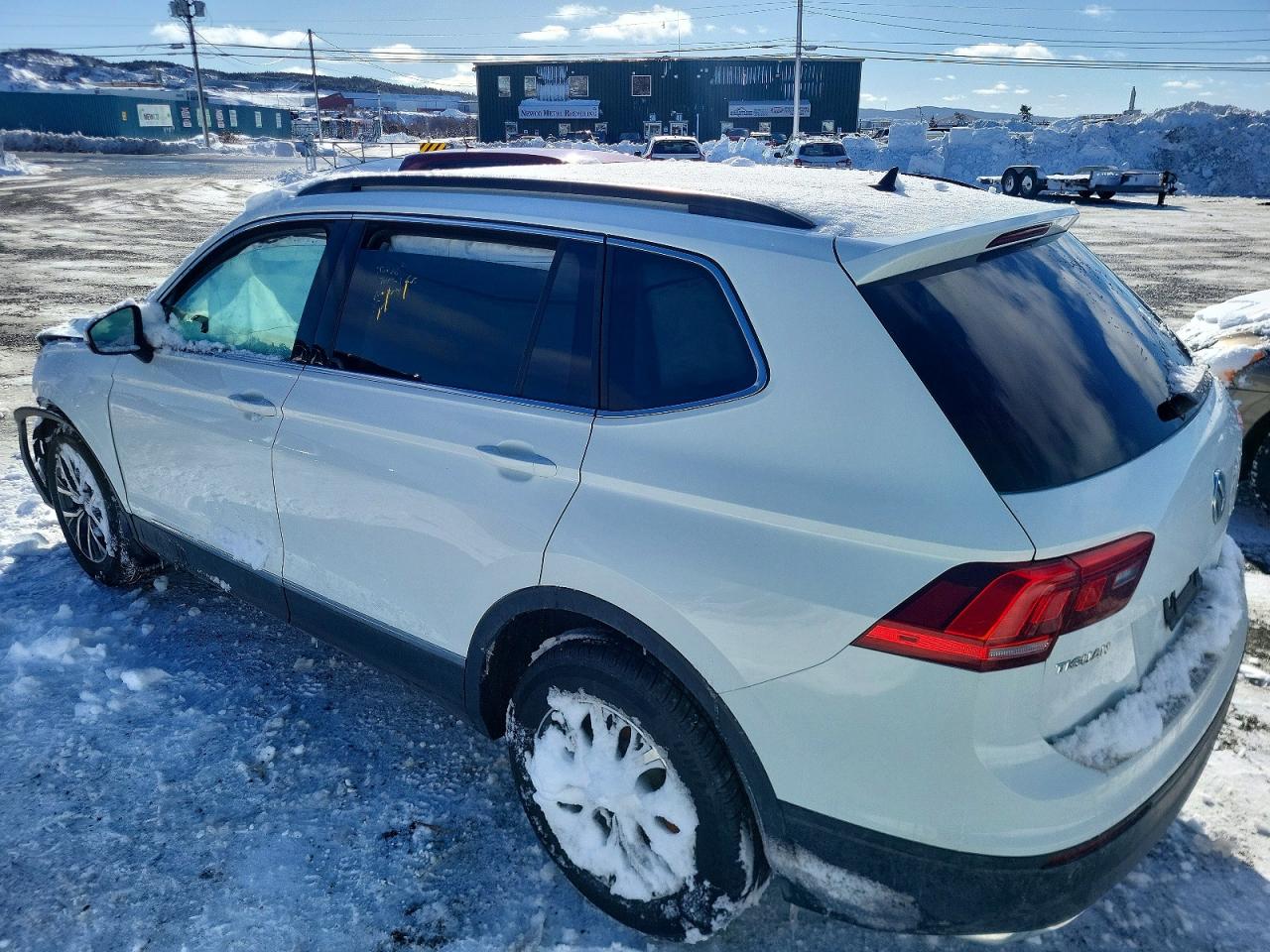 2021 VOLKSWAGEN TIGUAN SE photo 2