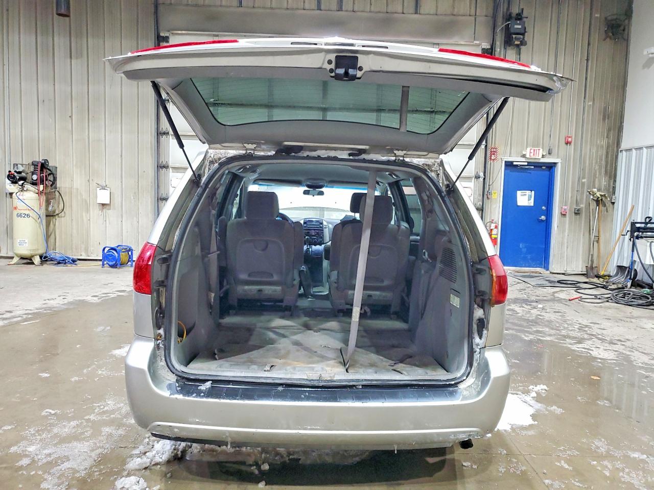 2006 TOYOTA SIENNA LE 7 PASSENGER photo 11