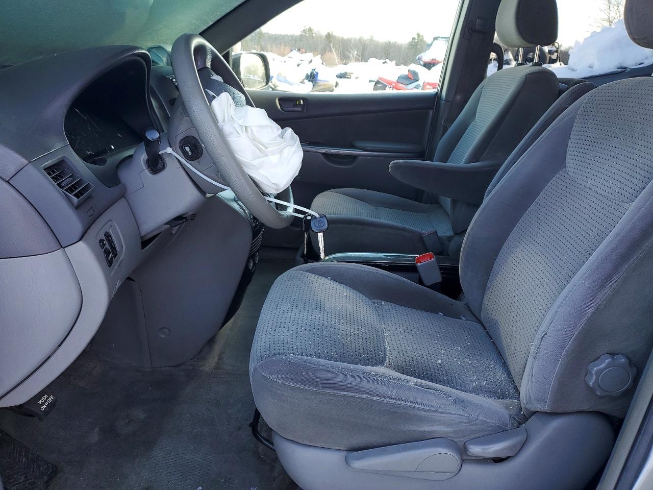 2006 TOYOTA SIENNA LE 7 PASSENGER photo 13