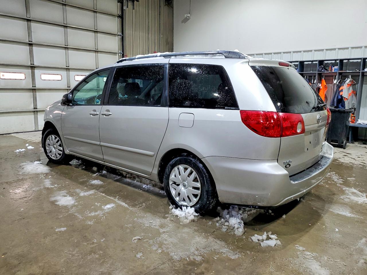 2006 TOYOTA SIENNA LE 7 PASSENGER photo 3