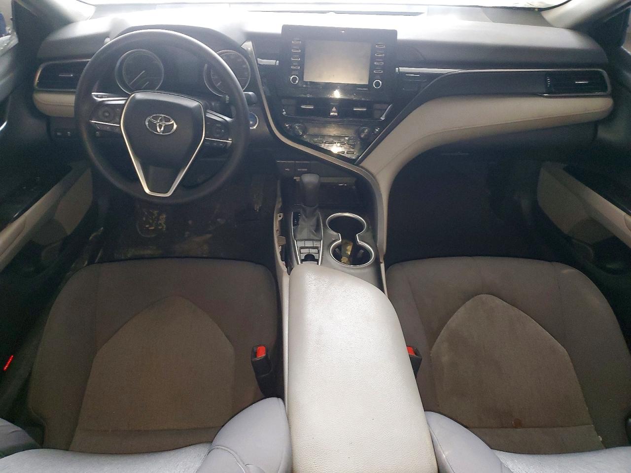 2021 TOYOTA CAMRY LE photo 8