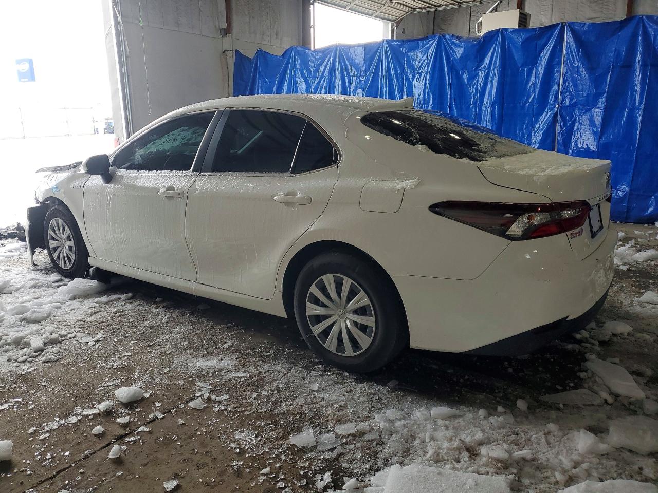2021 TOYOTA CAMRY LE photo 2