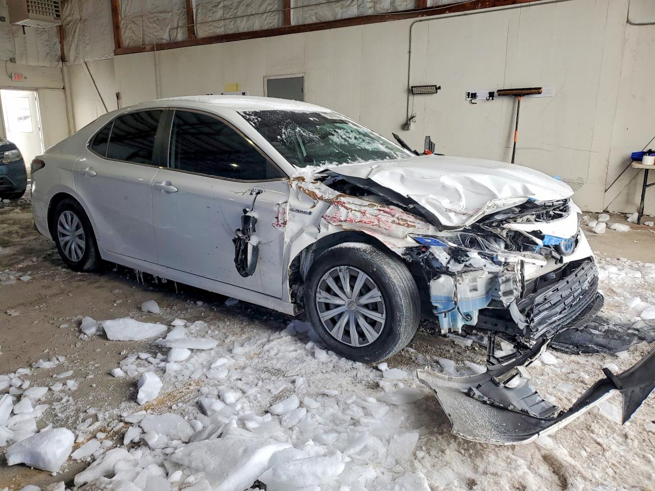 2021 TOYOTA CAMRY LE photo 4