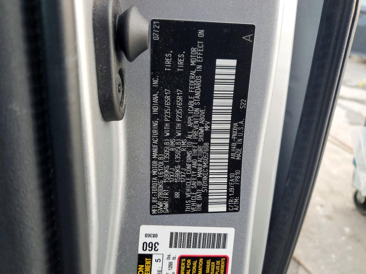 2021 TOYOTA SIENNA XLE photo 25