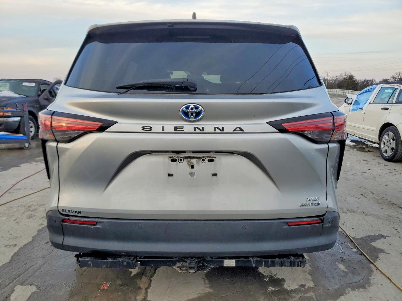 2021 TOYOTA SIENNA XLE photo 11