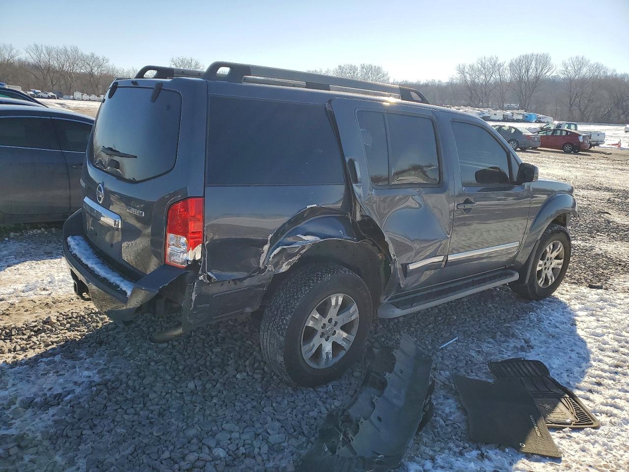 2011 NISSAN PATHFINDER S photo 3