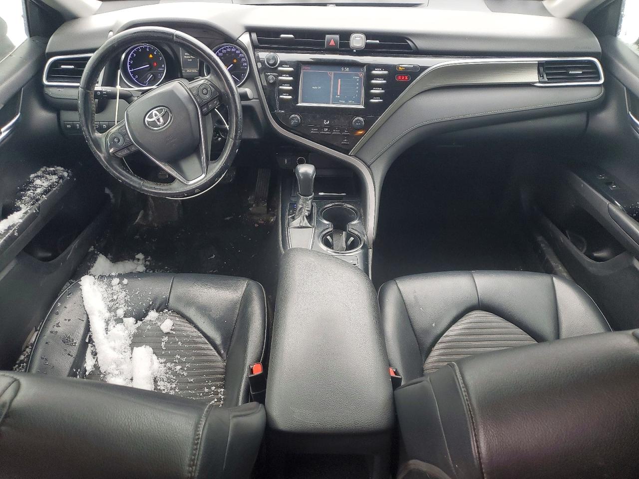 2018 TOYOTA CAMRY L photo 22