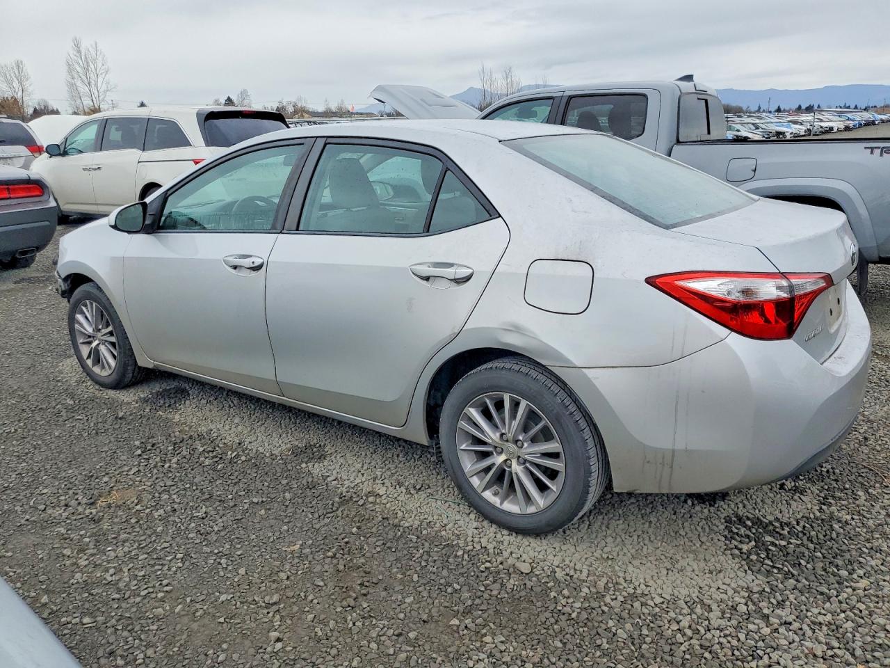 2014 TOYOTA COROLLA LE PLUS photo 2