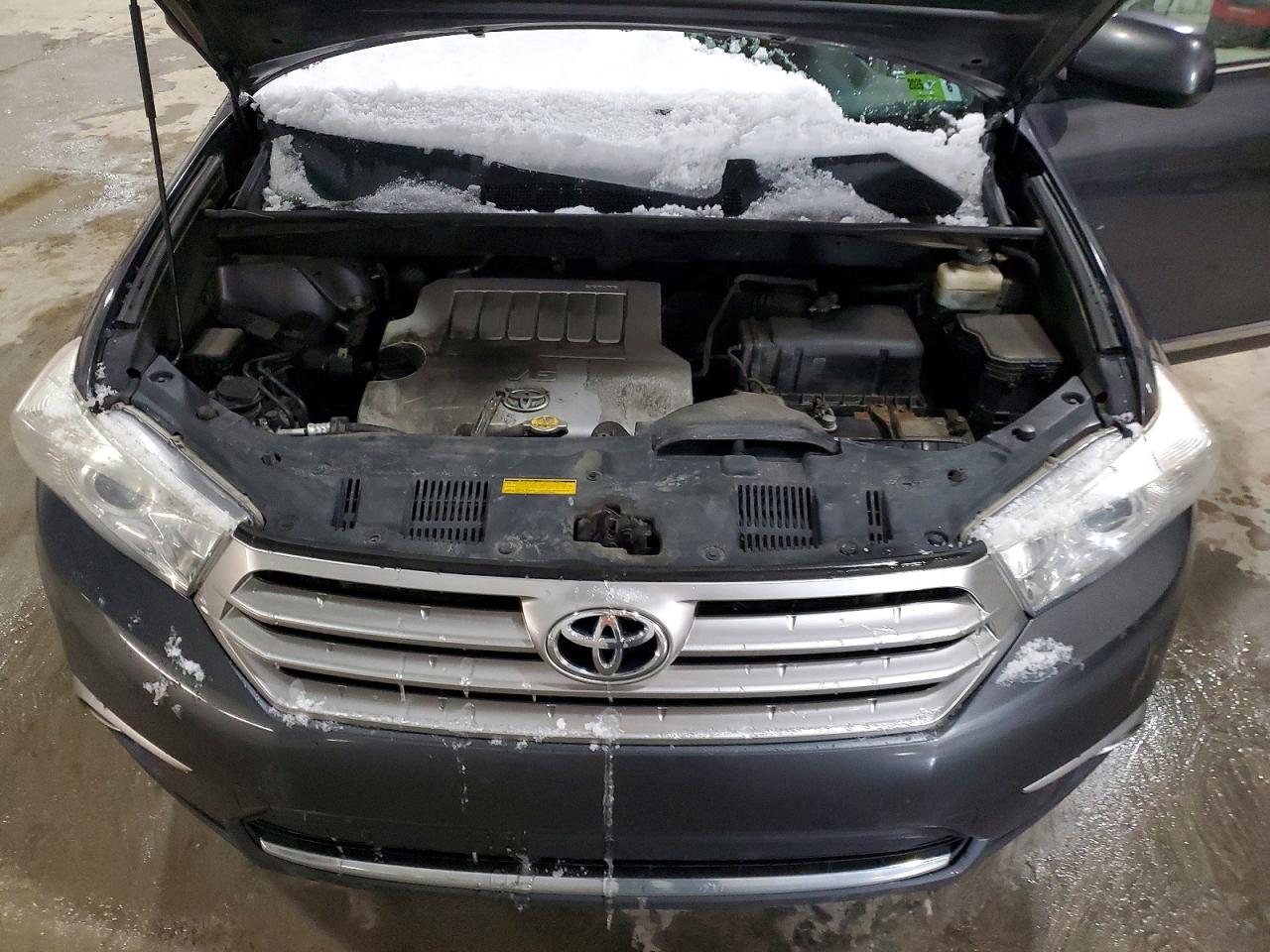 2011 TOYOTA HIGHLANDER BASE photo 12