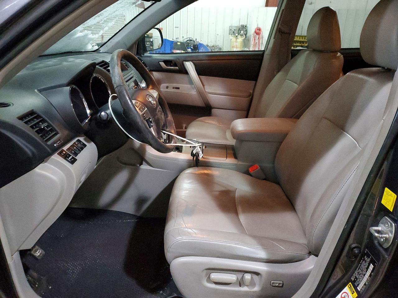 2011 TOYOTA HIGHLANDER BASE photo 7