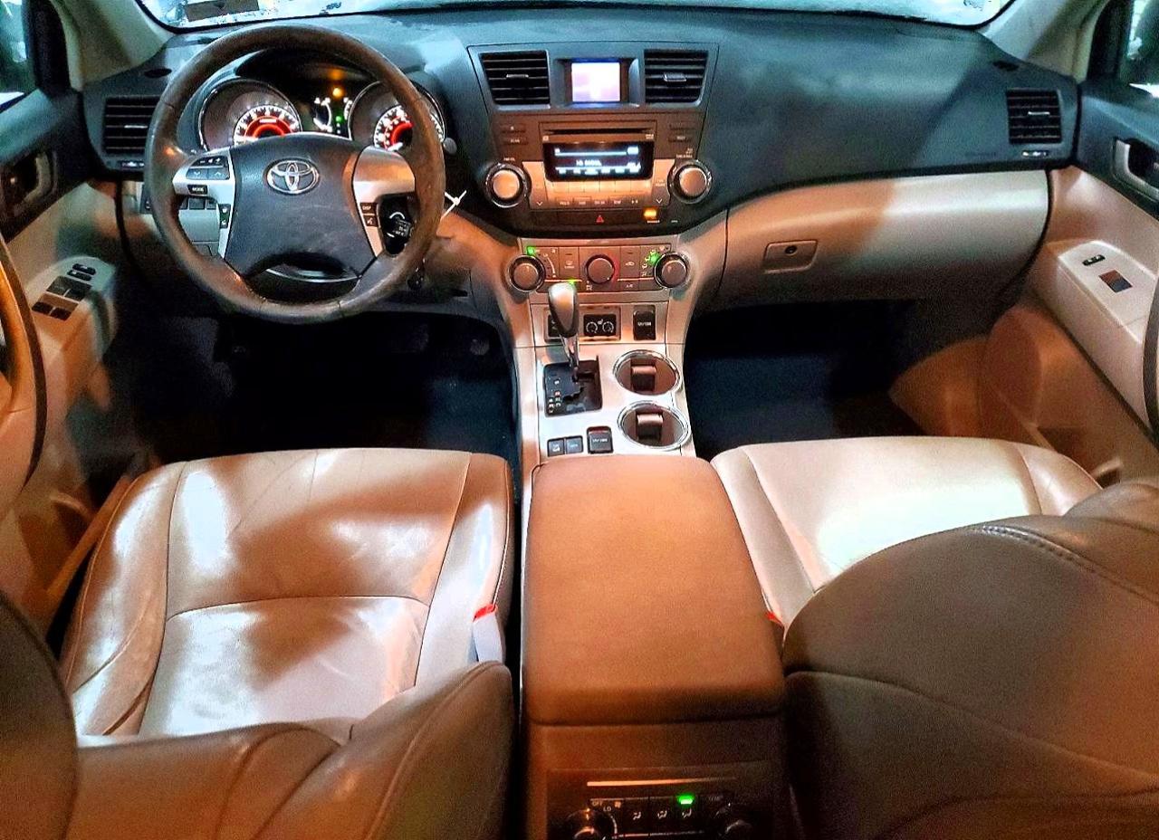 2011 TOYOTA HIGHLANDER BASE photo 8