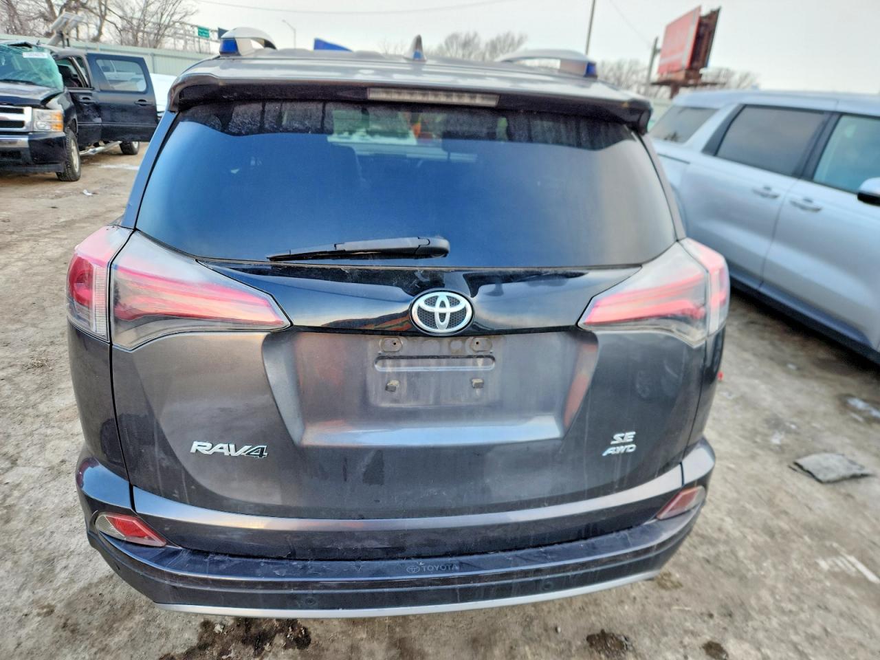 2017 TOYOTA RAV4 SE photo 6