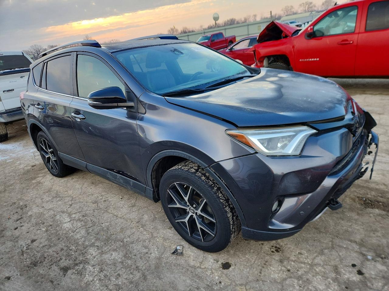 2017 TOYOTA RAV4 SE photo 4