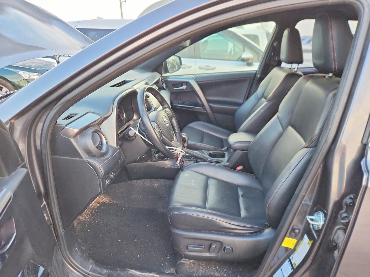 2017 TOYOTA RAV4 SE photo 7