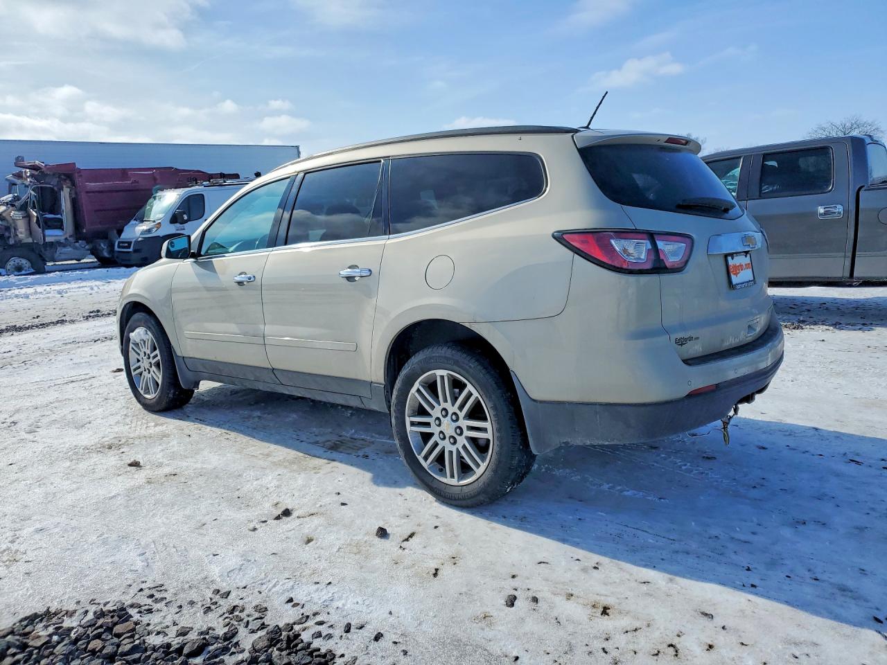 2014 CHEVROLET TRAVERSE LT photo 2