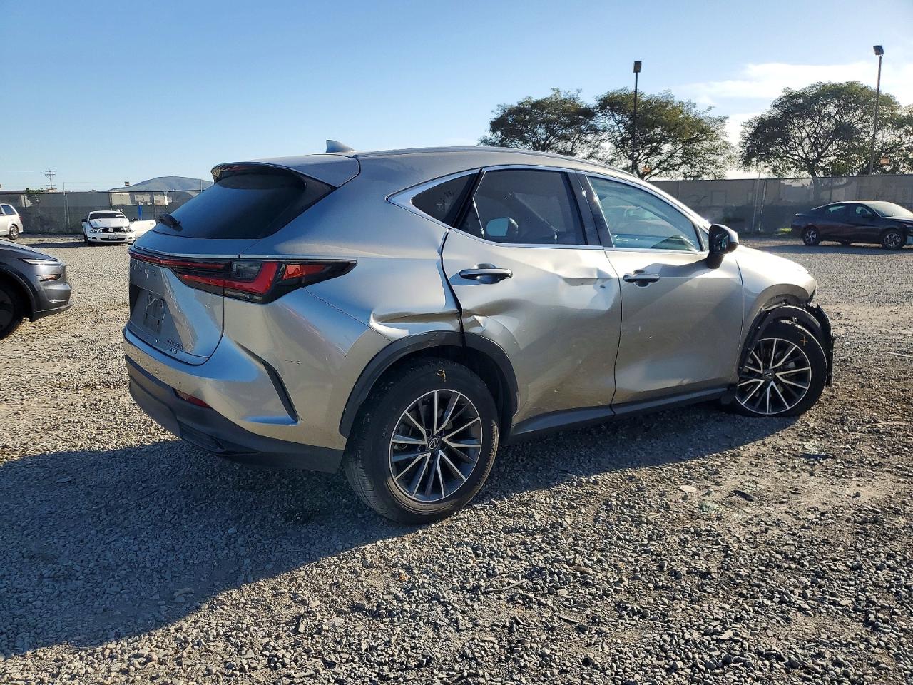 2022 LEXUS NX 350H photo 3