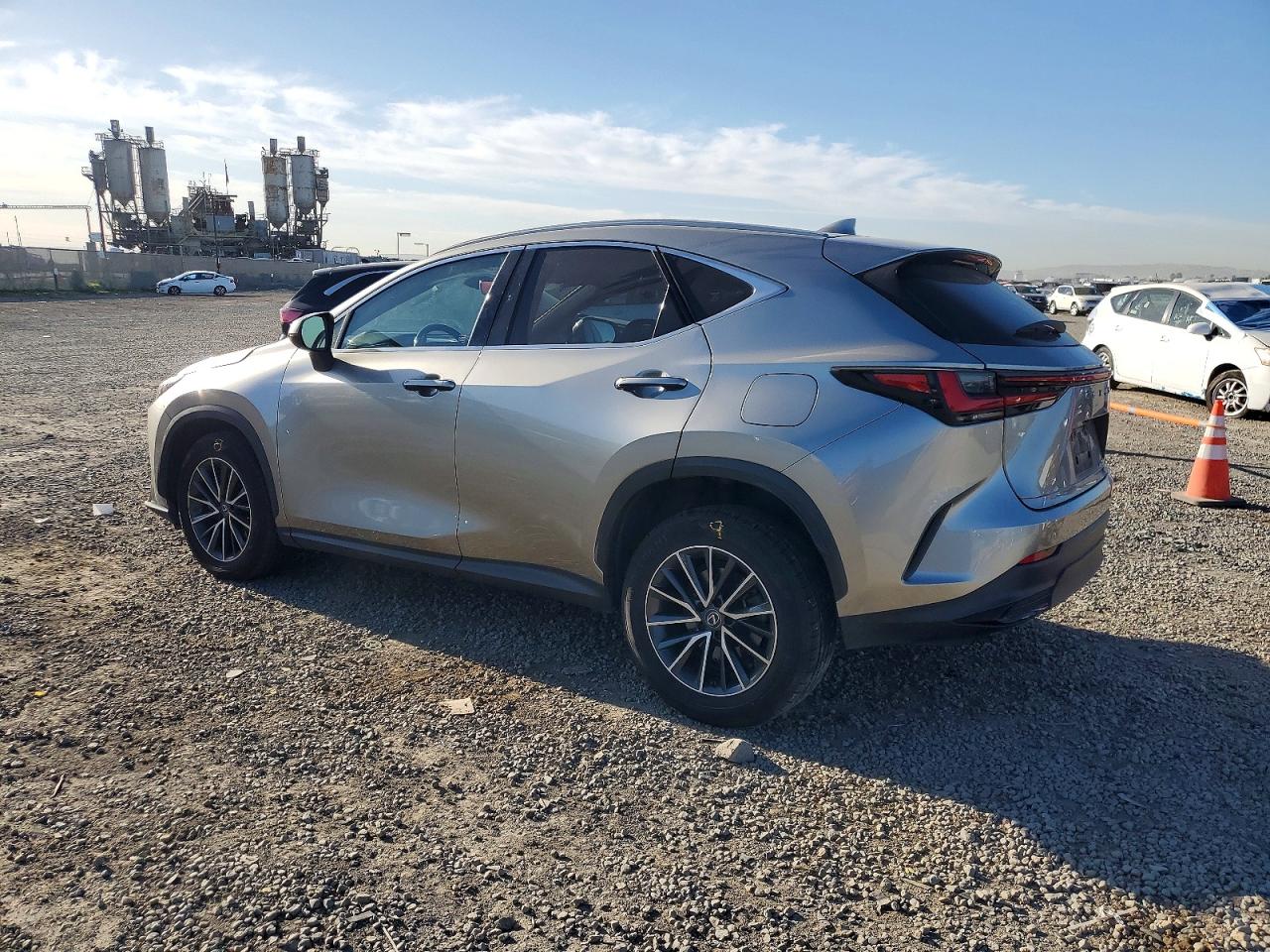 2022 LEXUS NX 350H photo 2