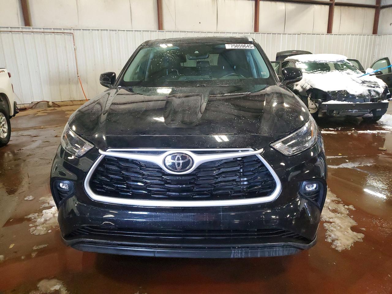 2022 TOYOTA HIGHLANDER XLE photo 9