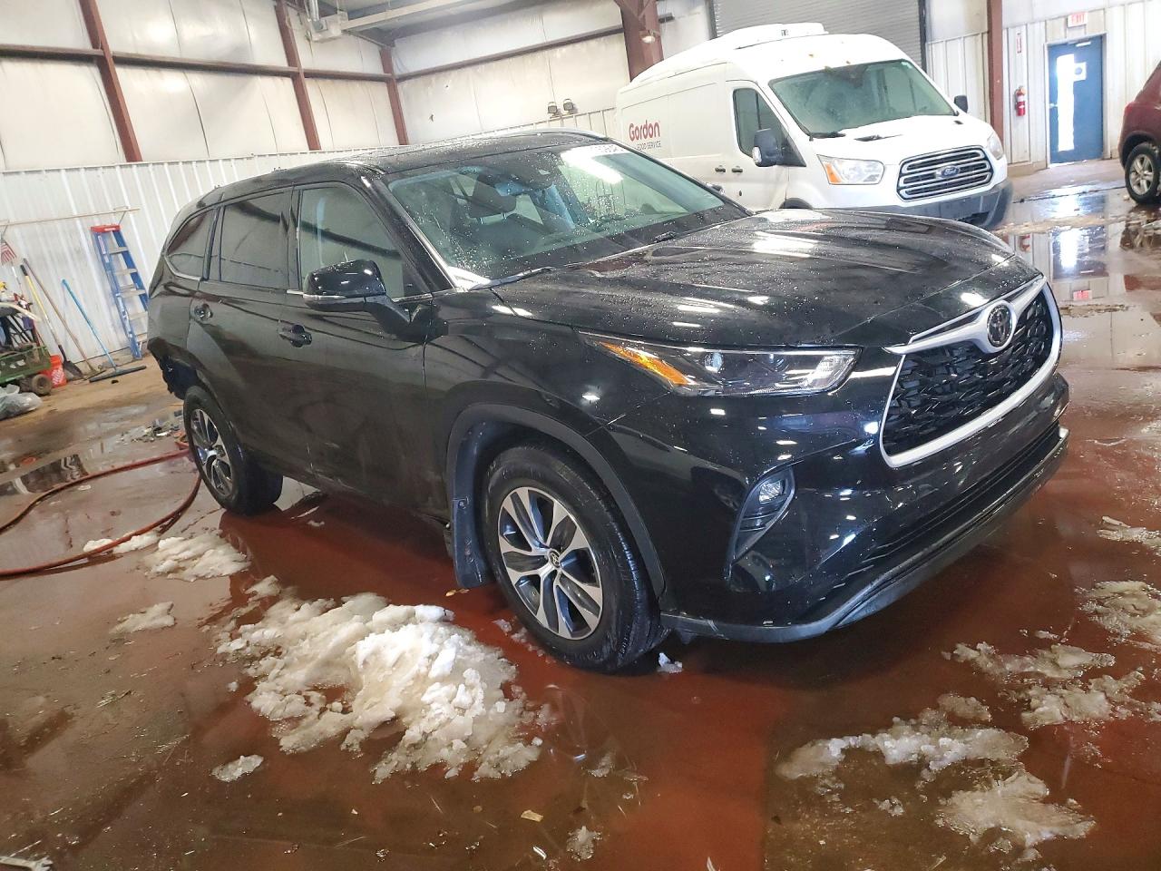 2022 TOYOTA HIGHLANDER XLE photo 7