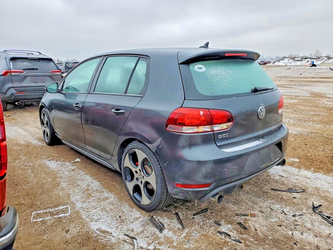 2012 VOLKSWAGEN GTI photo 2